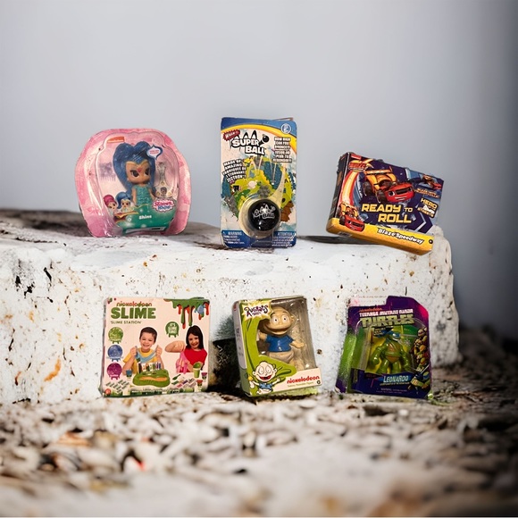 Mini-Brands - Picture 1 of 2